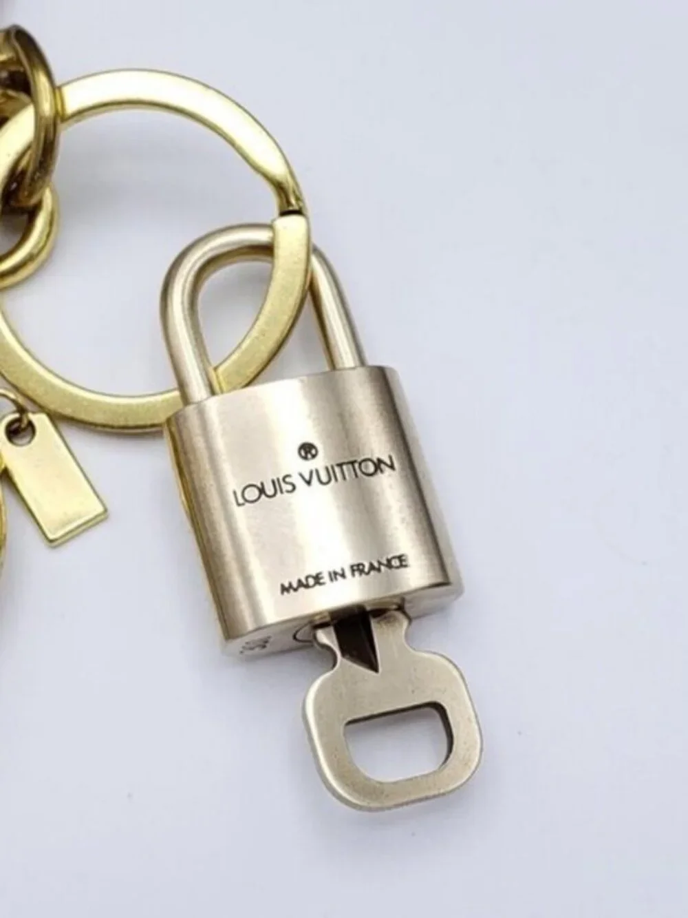 LV Gold Padlock Authentic 🔑 Luxury Bag Charm w/ Unbranded Golden Bag Keychain